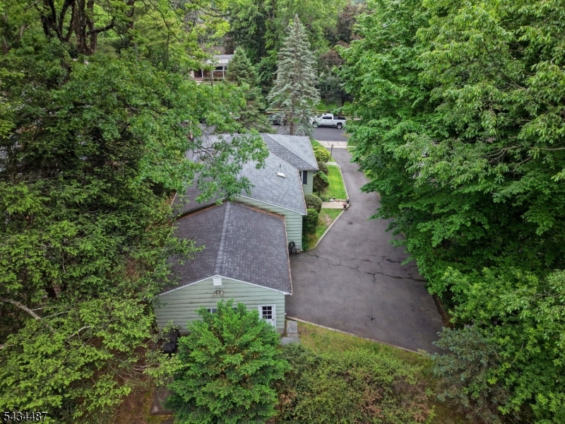 137 Beekman Road Summit, NJ 07901 - Photo 36 of 44