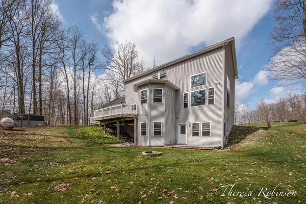 $399,900 | 2232 Pointe N Drive, Cedar Springs, MI 49319