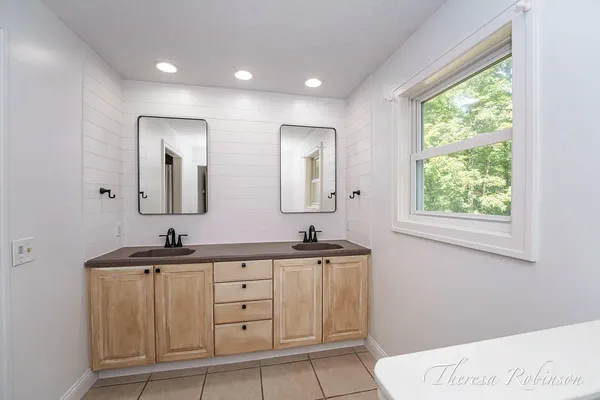 $399,900 | 2232 Pointe N Drive, Cedar Springs, MI 49319