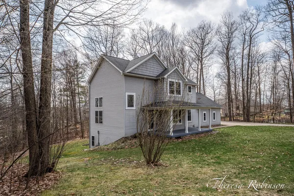 $399,900 | 2232 Pointe N Drive, Cedar Springs, MI 49319
