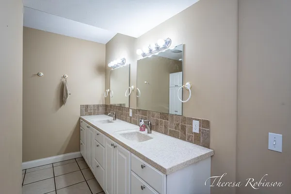 $399,900 | 2232 Pointe N Drive, Cedar Springs, MI 49319
