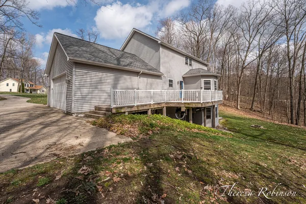 $399,900 | 2232 Pointe N Drive, Cedar Springs, MI 49319
