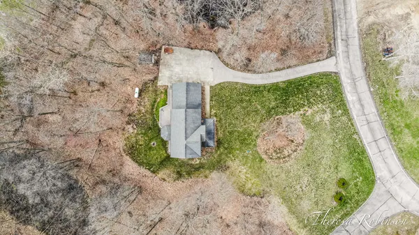 $399,900 | 2232 Pointe N Drive, Cedar Springs, MI 49319