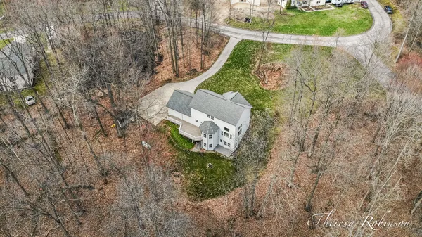 $399,900 | 2232 Pointe N Drive, Cedar Springs, MI 49319
