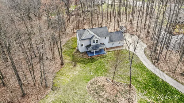 $399,900 | 2232 Pointe N Drive, Cedar Springs, MI 49319