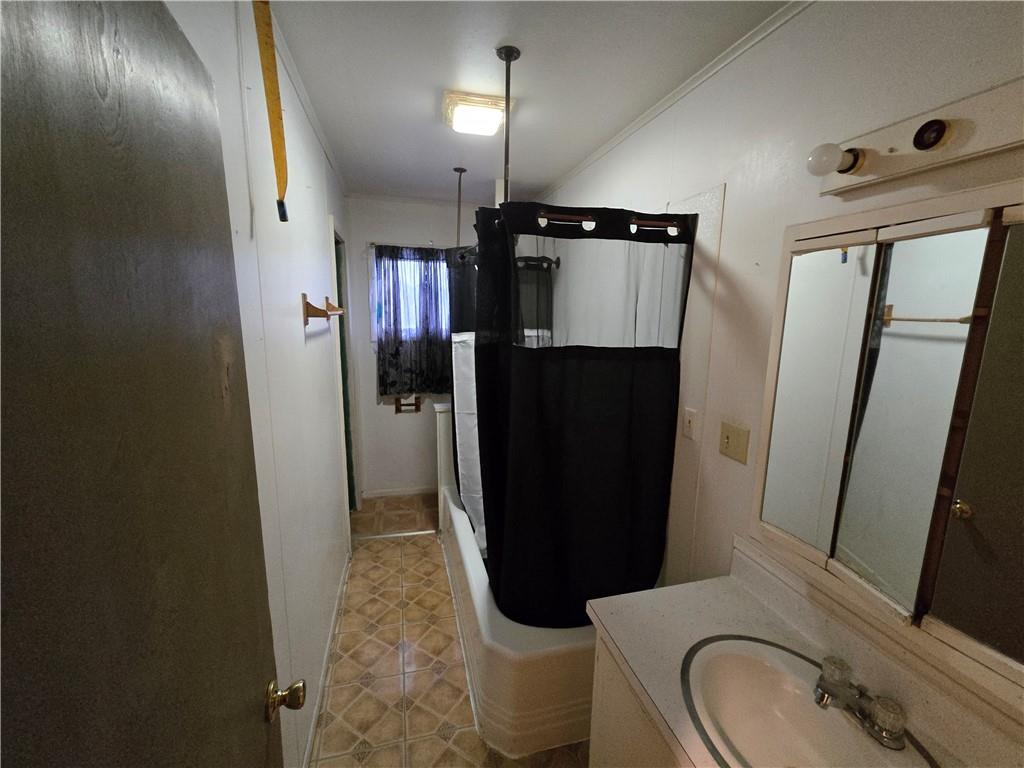 322 Chestnut Street Vandergrift, PA 15690 - Photo 7 of 8 a bathroom with a sink toilet and shower