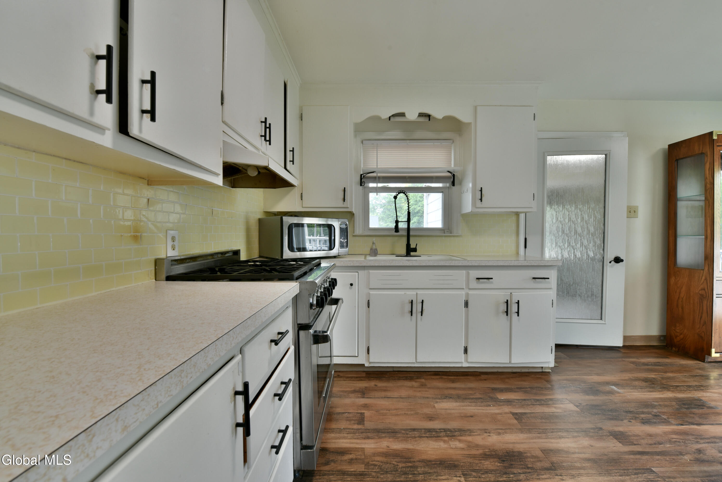 1702 Lenox Road Schenectady, NY 12308 - Photo 21 of 64 21