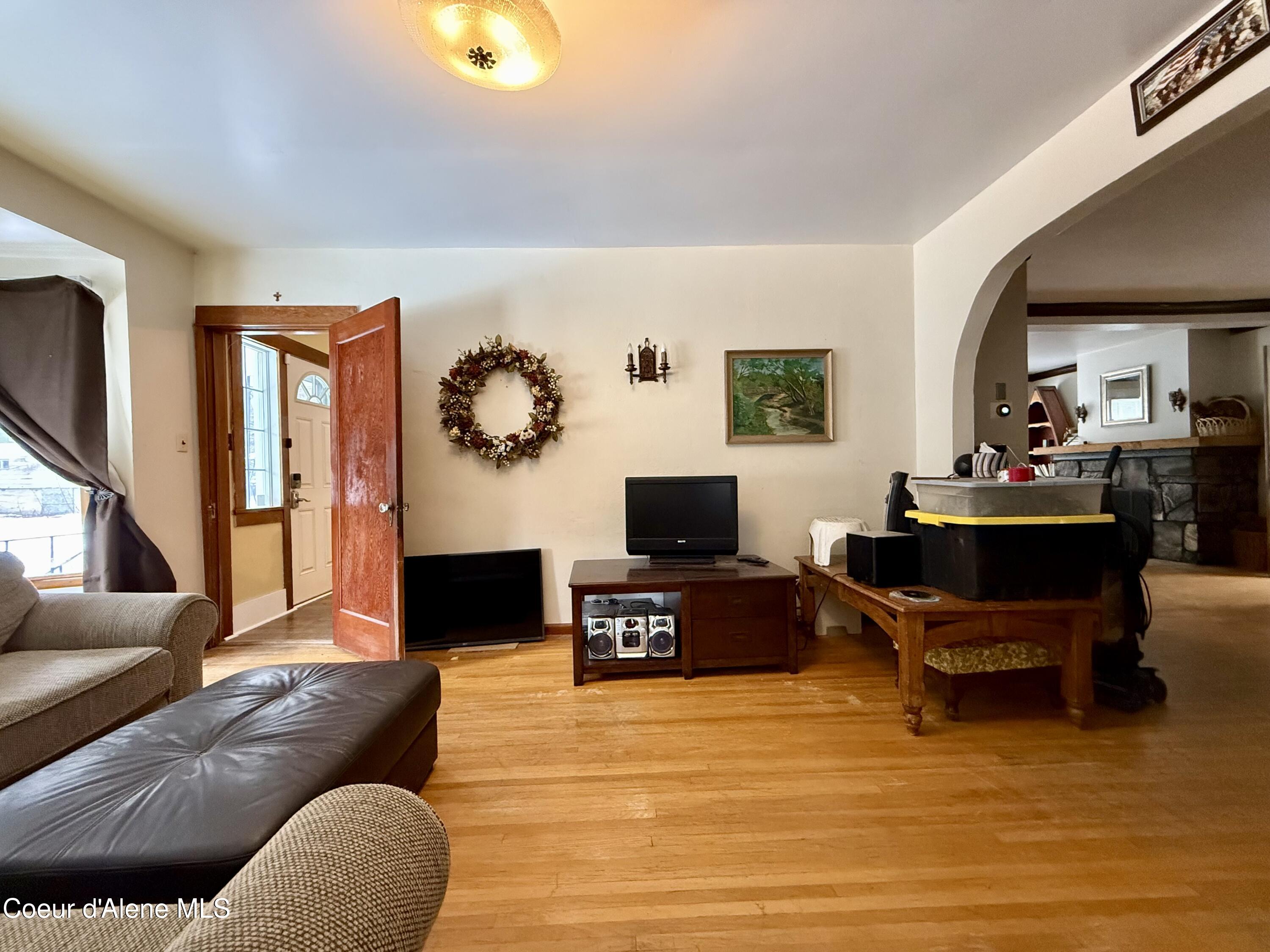 910 Main Street Wardner, ID 83837 - Photo 28 of 53 Living Room 1