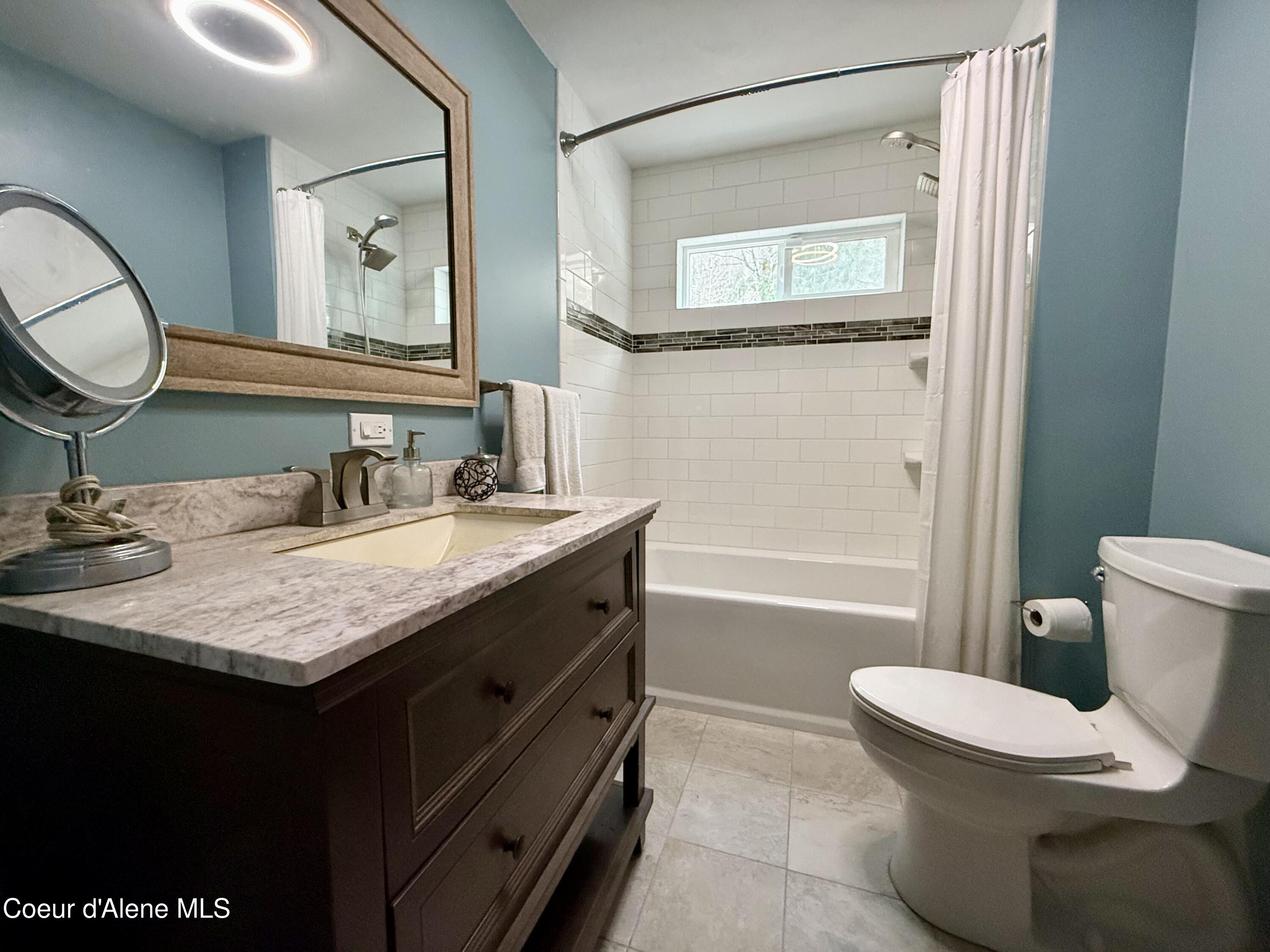 910 Main Street Wardner, ID 83837 - Photo 36 of 53 Second Floor Bathroom