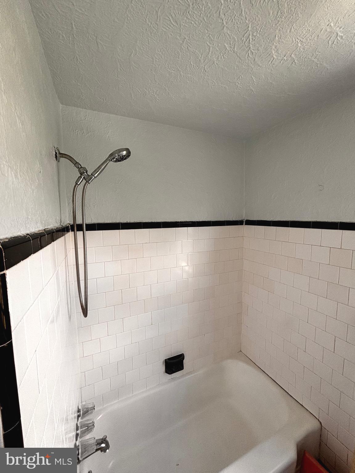 708 Wicklow Road Baltimore, MD 21229 - Photo 2 of 23