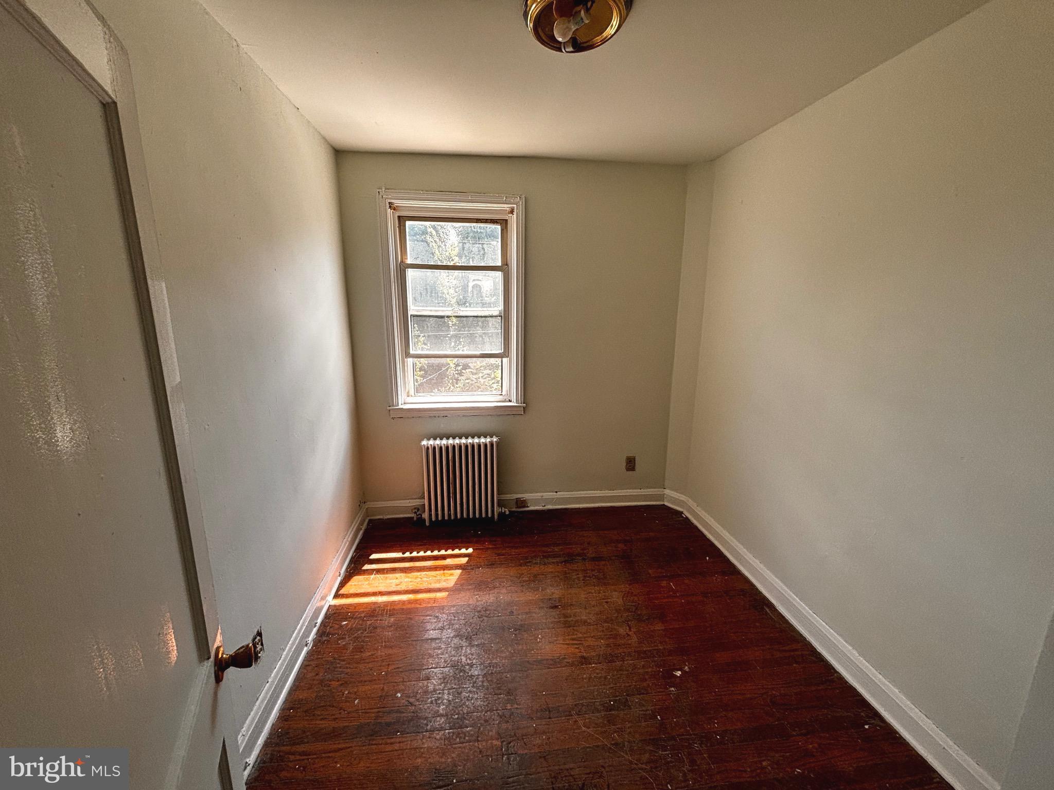 708 Wicklow Road Baltimore, MD 21229 - Photo 5 of 23 3rd bedroom