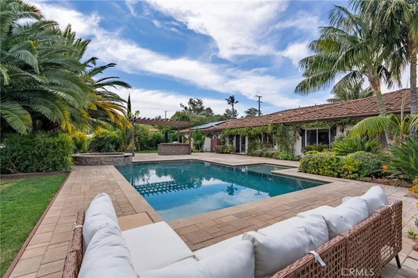 a view of a yard and an trees
