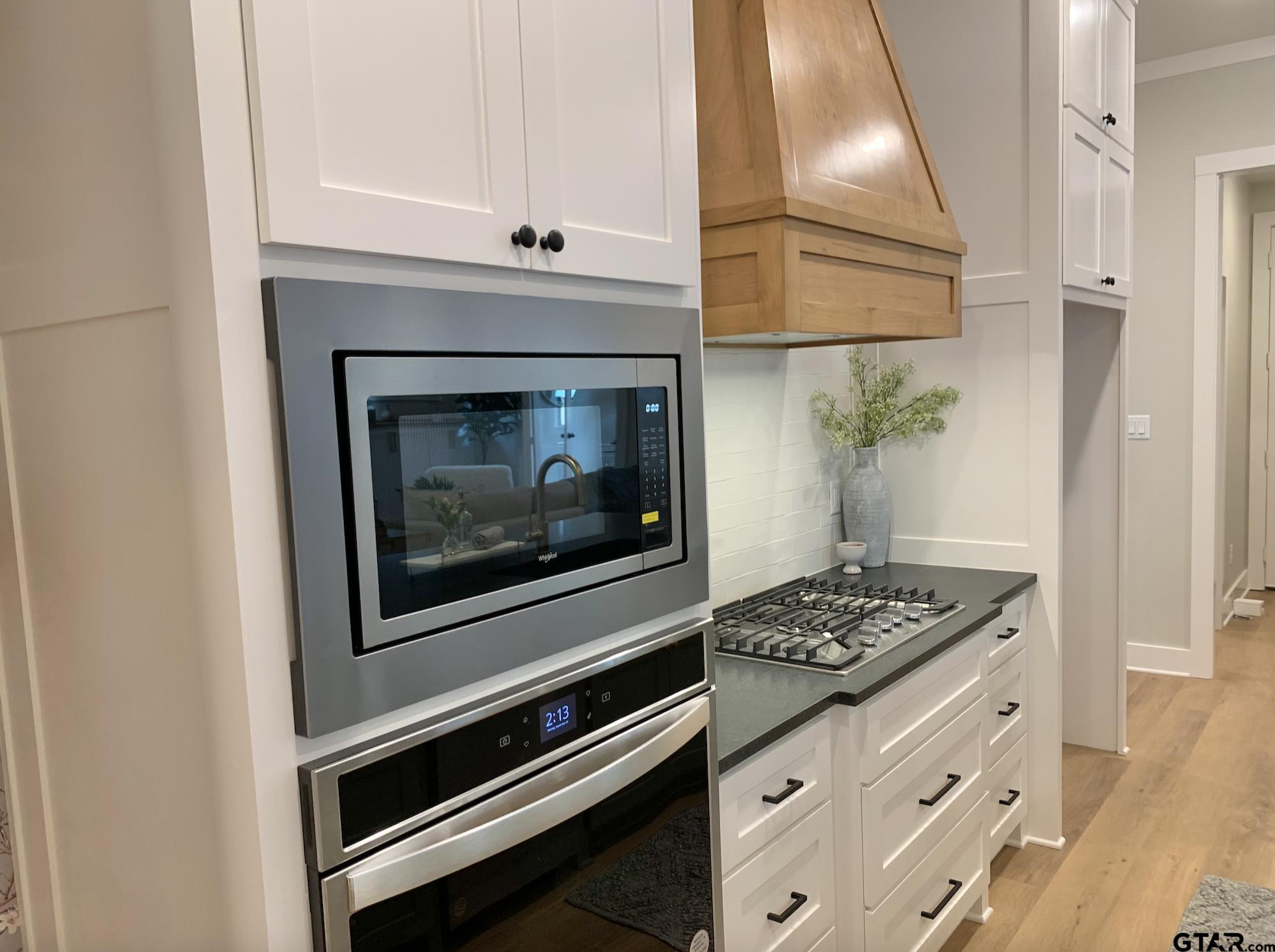 9115 Long Branch Tyler, TX 75703 - Photo 18 of 39 a kitchen with a stove and a refrigerator