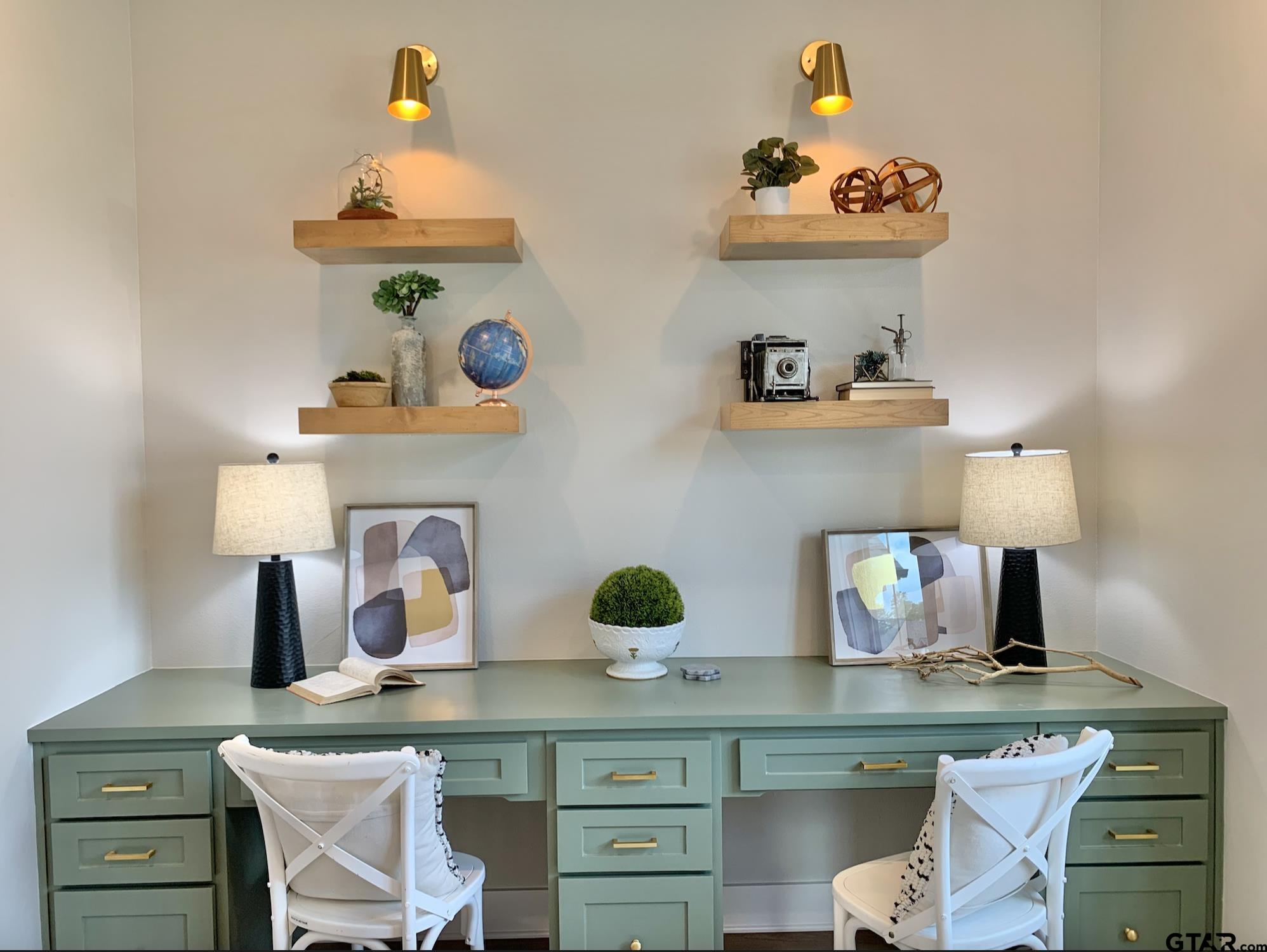 9115 Long Branch Tyler, TX 75703 - Photo 24 of 39 a table with a vase and a vase on it