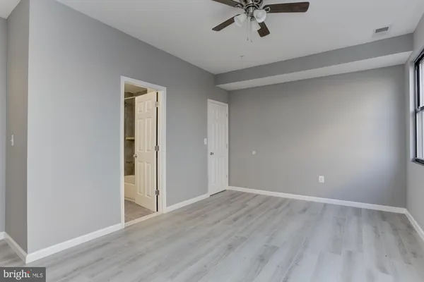a view of a livingroom with a ceiling fan