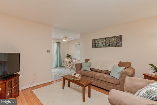 Neutral colors throughout