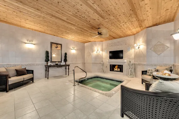$2,500,000 | 147 Los Lagos Drive, Bloomingdale, IL 60108