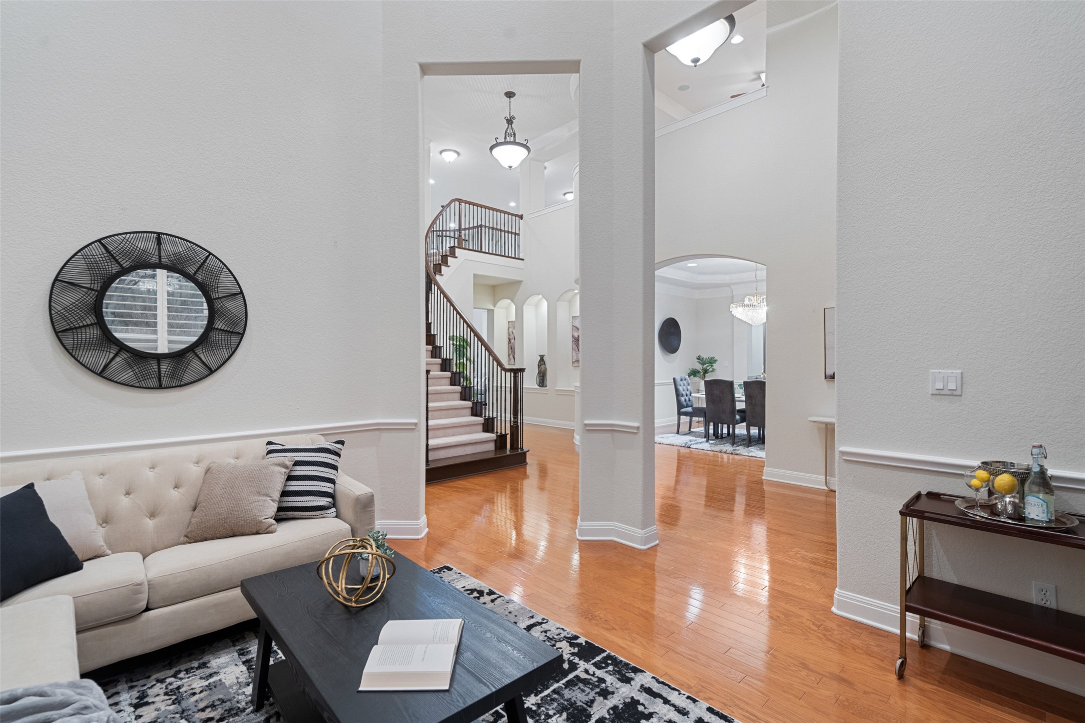 2906 Lakehurst Road Spicewood, TX 78669 - Photo 12 of 40 a living room with furniture and a mirror