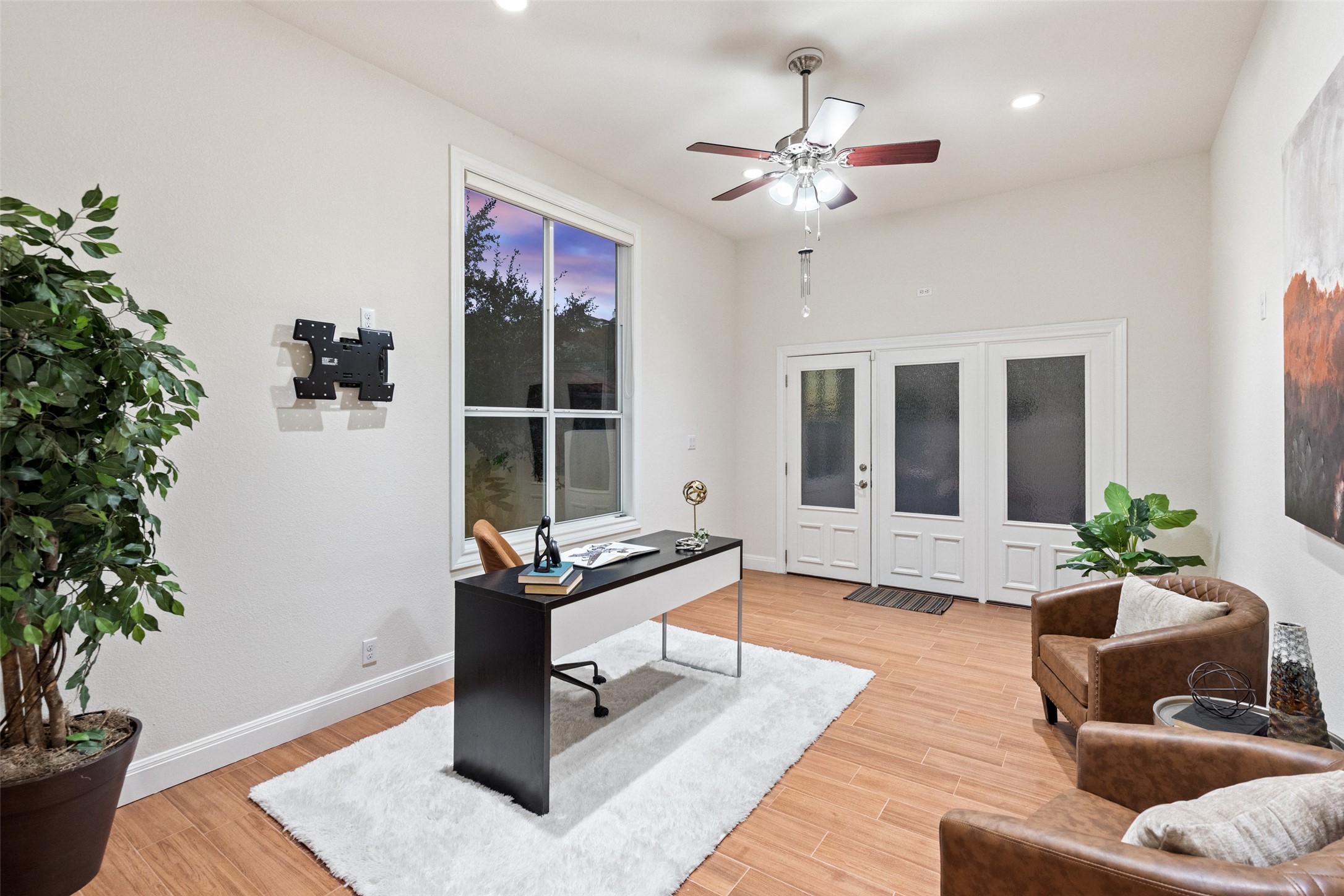2906 Lakehurst Road Spicewood, TX 78669 - Photo 21 of 40 a living room with furniture and flowers