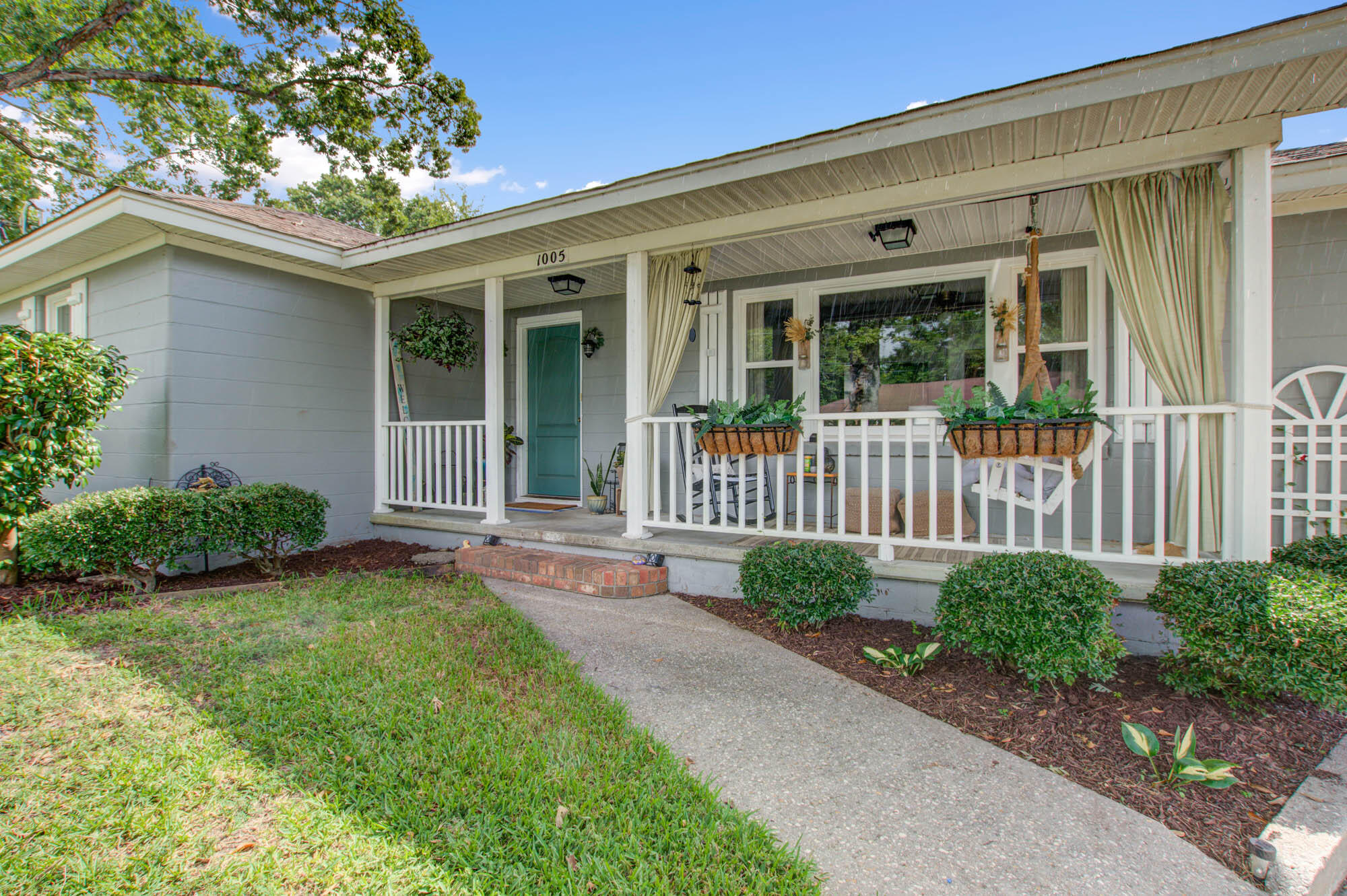 1005 Holcombe Road Hanahan, SC 29410 - Photo 1 of 27 1005 (4)