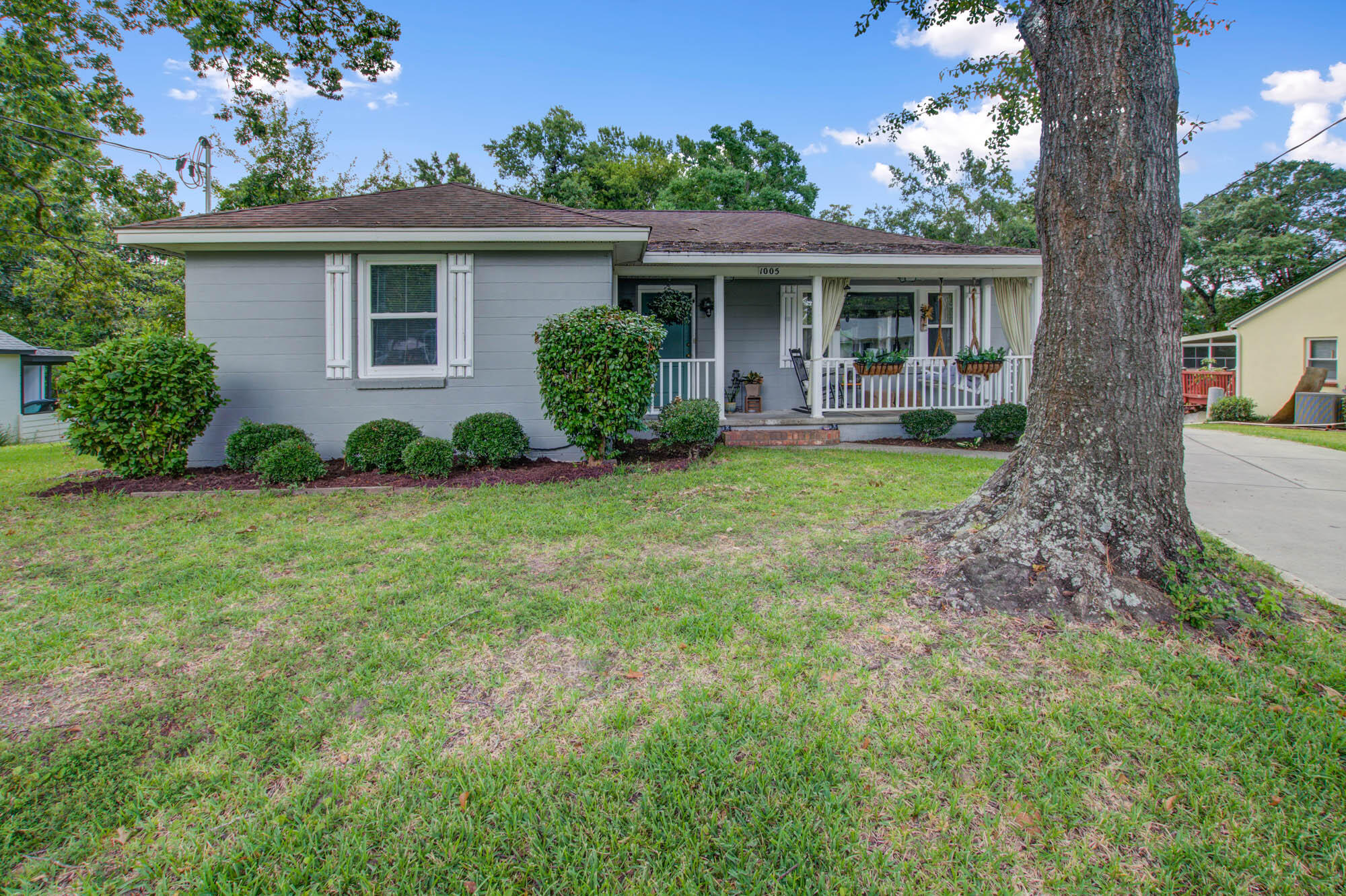 1005 Holcombe Road Hanahan, SC 29410 - Photo 2 of 27 1005 (1)