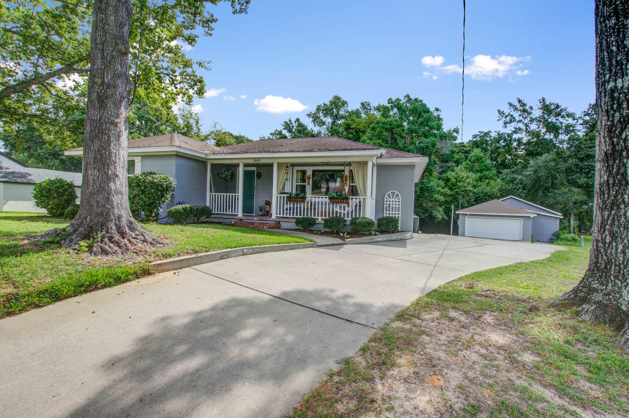 1005 Holcombe Road Hanahan, SC 29410 - Photo 3 of 27 1005 (2)
