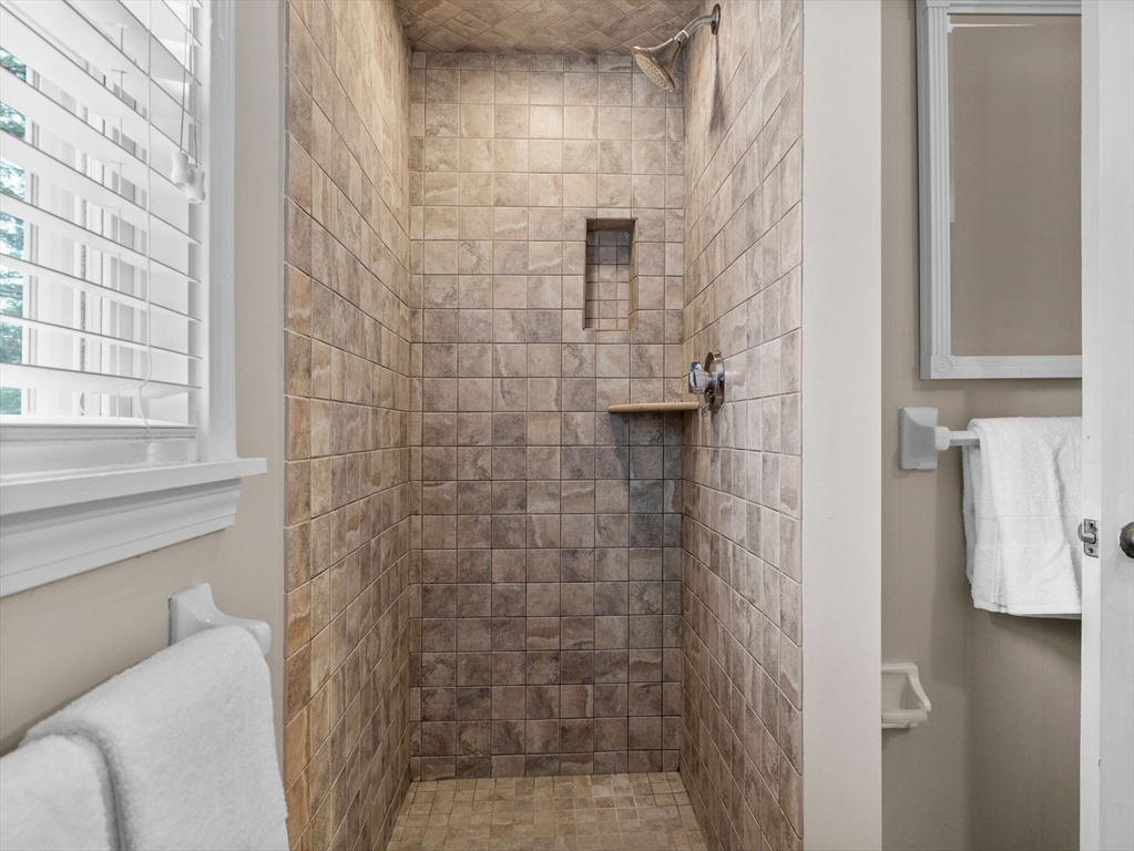 24 Ardmore Road Framingham, MA 01702 - Photo 13 of 42