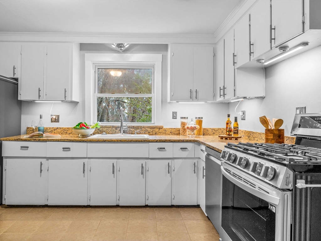 24 Ardmore Road Framingham, MA 01702 - Photo 15 of 42