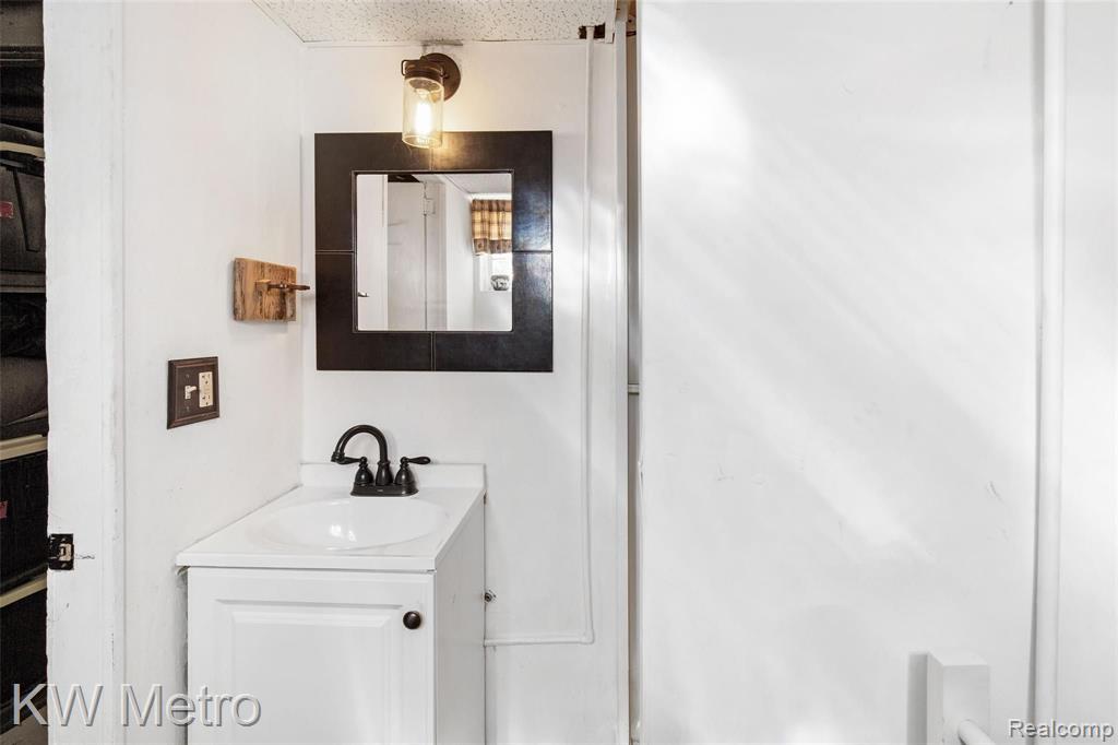 2535 Rochester Road Royal Oak, MI 48073 - Photo 48 of 71