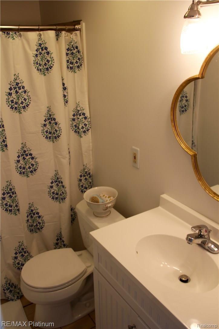 5775 Bullard Road Fenton, MI 48430 - Photo 26 of 50 Master Bath with New Vanity & Toilet.