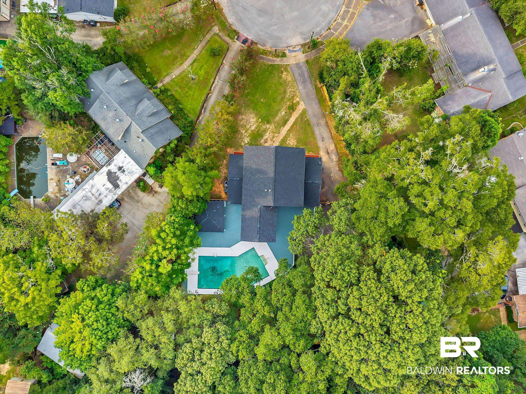 4705 Sherry Court Mobile, AL 36693 - Photo 93 of 100 Drone / aerial view of a pool