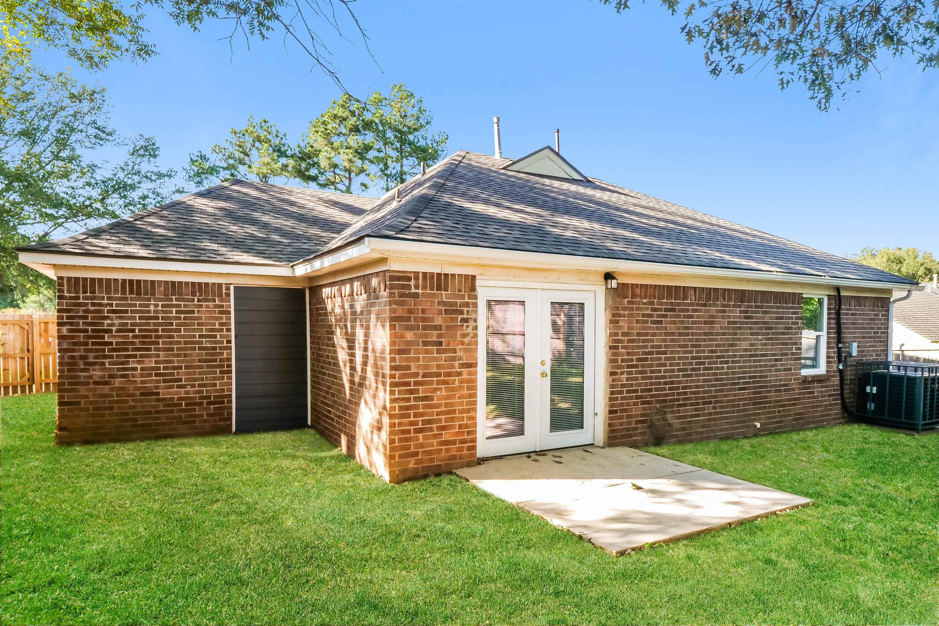 3824 Windermere Road Memphis, TN 38128 - Photo 15 of 16 front view of a house with a yard