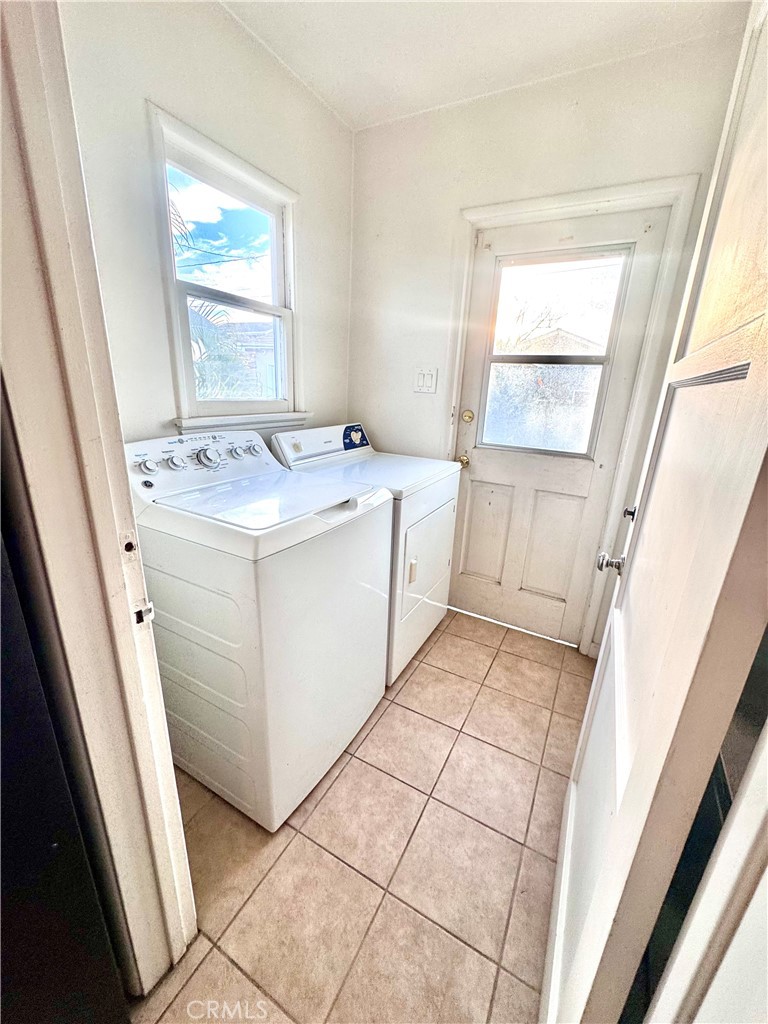 15523 Ruthelen Street Gardena, CA 90249 - Photo 4 of 9 a room with washing machine and window