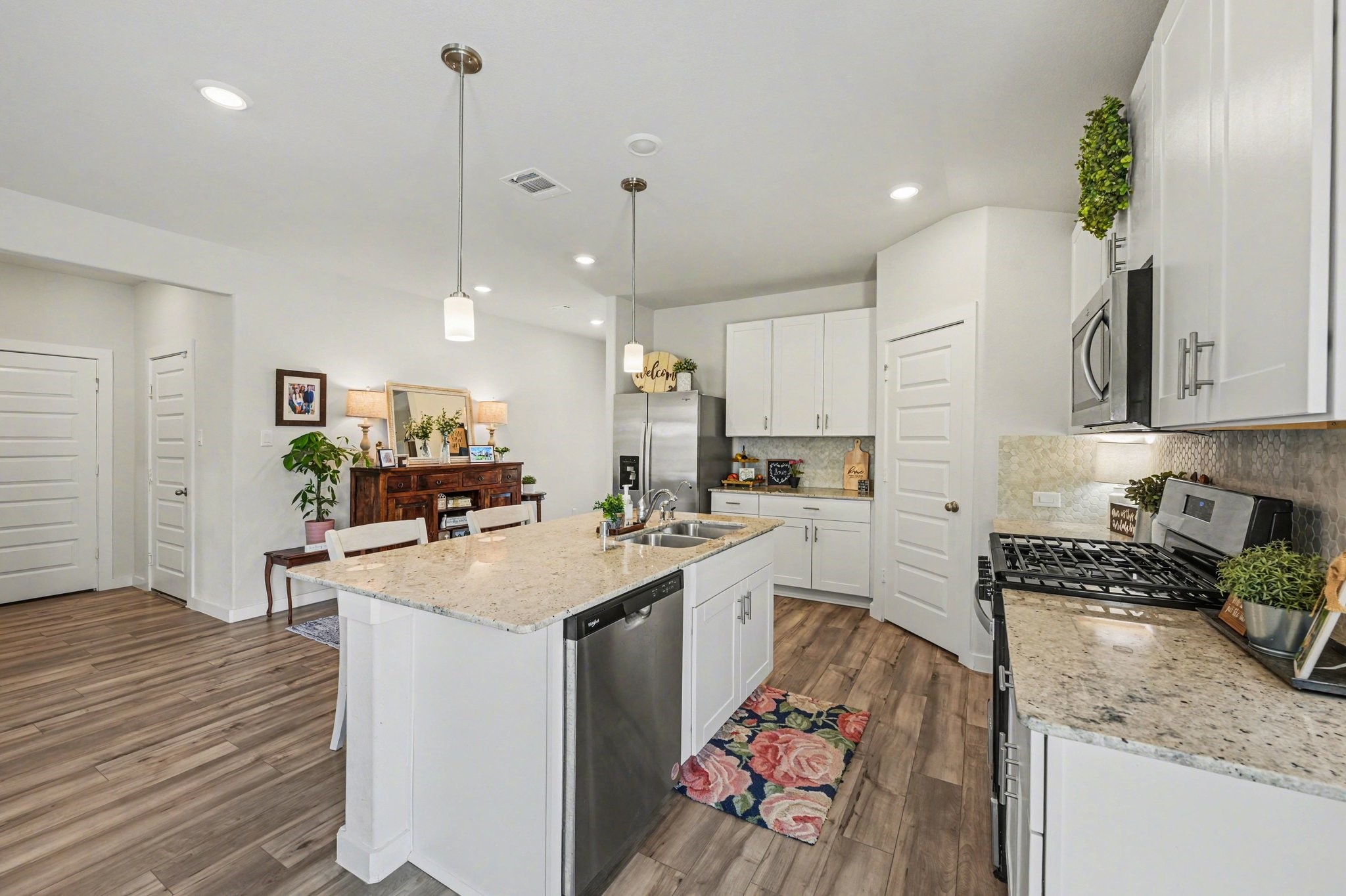 5842 Wayne Way Rosenberg, TX 77471 - Photo 3 of 17 Huge Kitchen with island