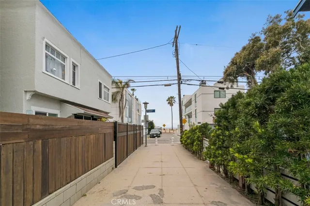$3,395,000 | 12-12.5 25th Place, Unit 2, Venice, CA 90291