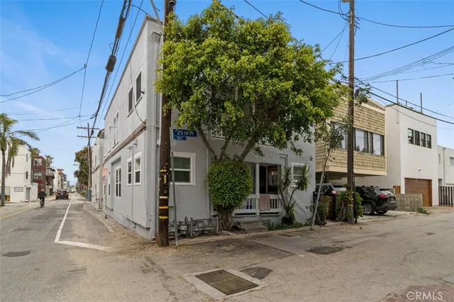 $3,395,000 | 12-12.5 25th Place, Unit 2, Venice, CA 90291