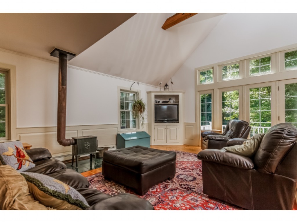 136 McCurdy Road New Boston, NH 03070 - Photo 6 of 36