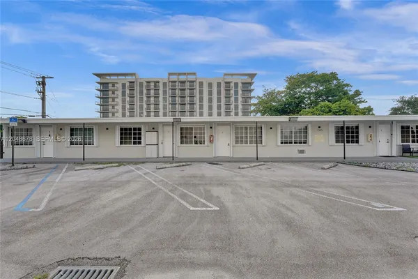 $2,000 | 1085 Northeast 126th Street, Unit 4, North Miami, FL 33161