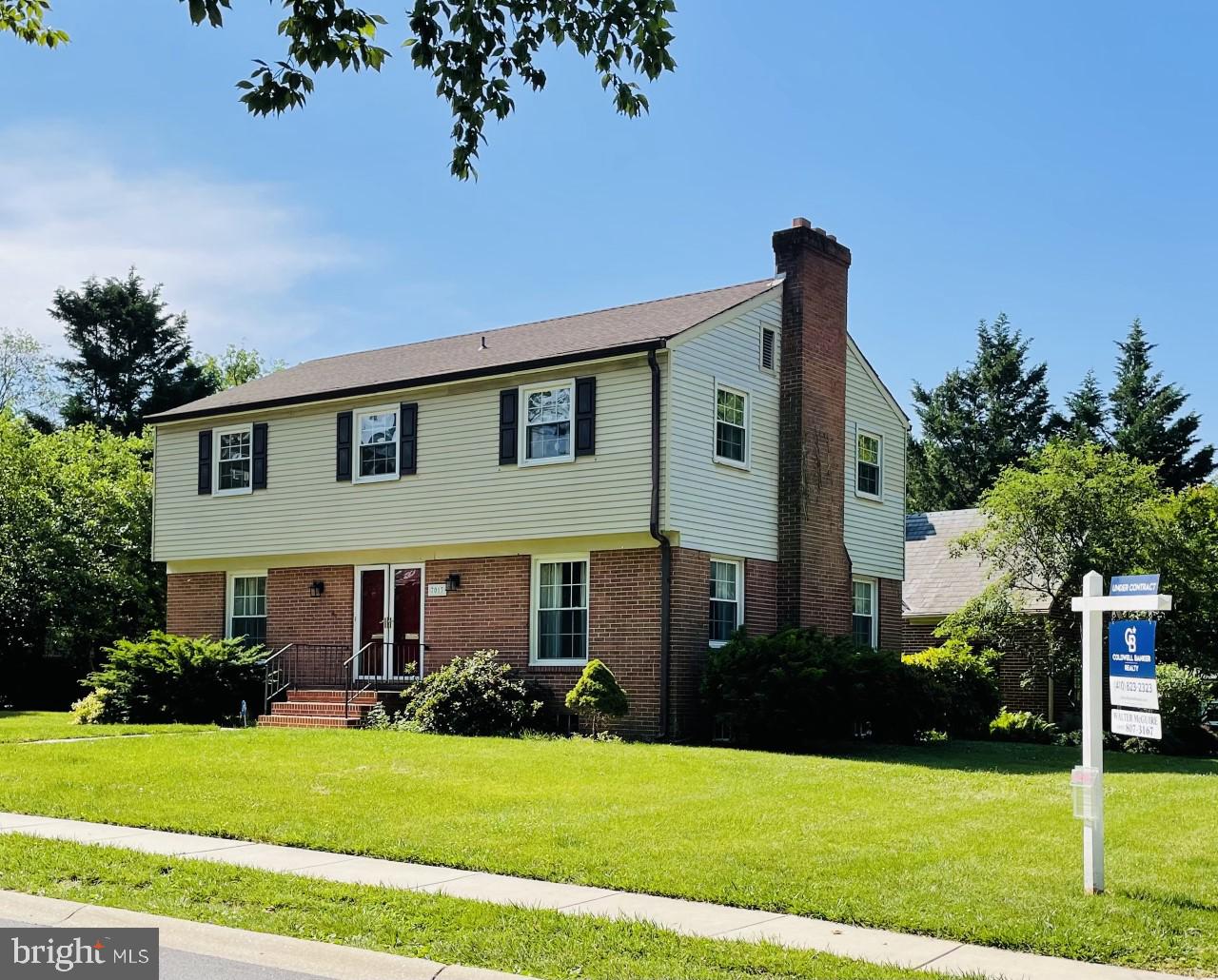Roomy 4 bedroom, 2 1/2 bath colonial
