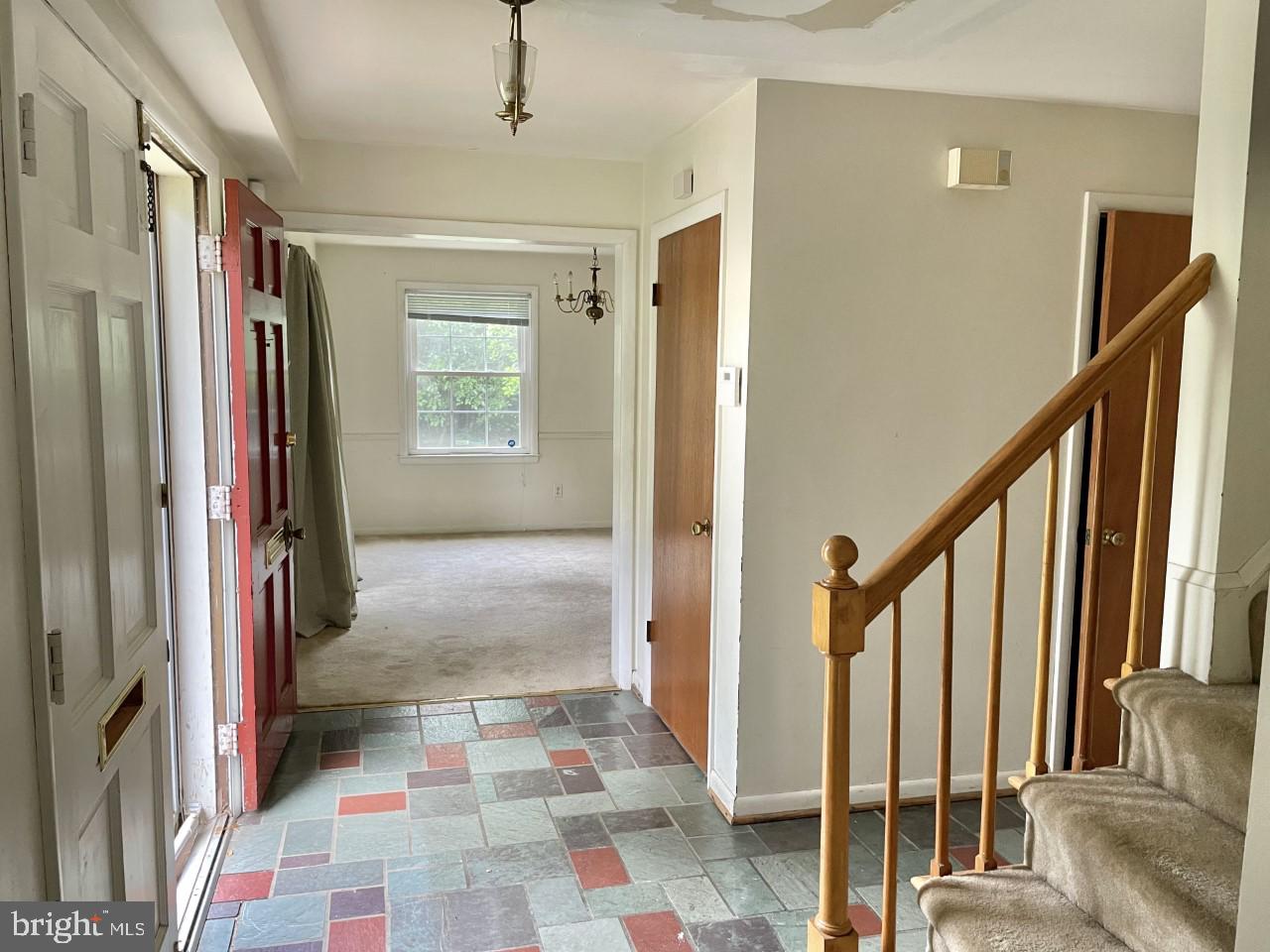 7013 Copeleigh Road Baltimore, MD 21212 - Photo 2 of 24 Foyer