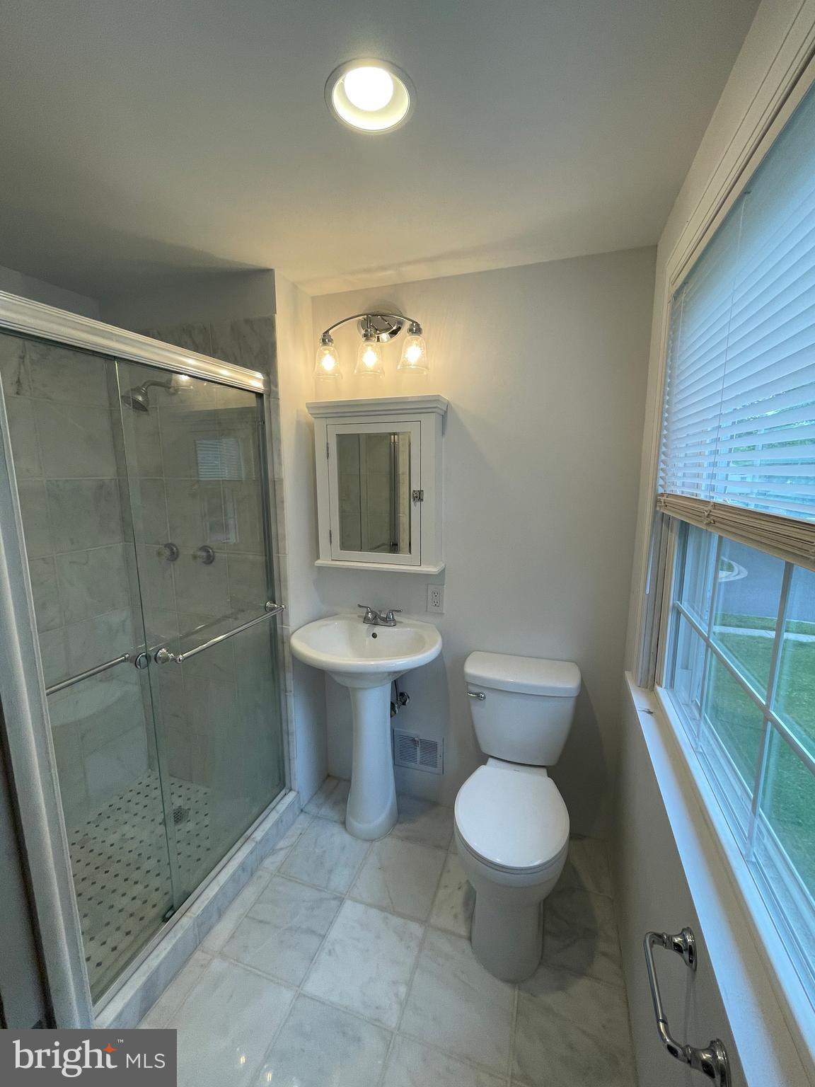 7013 Copeleigh Road Baltimore, MD 21212 - Photo 13 of 24 Primary bath