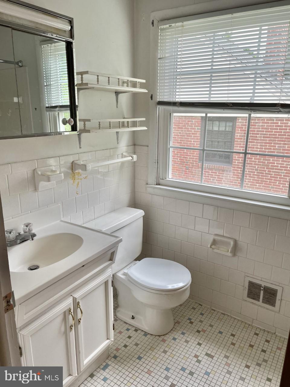 7013 Copeleigh Road Baltimore, MD 21212 - Photo 15 of 24 Family bath