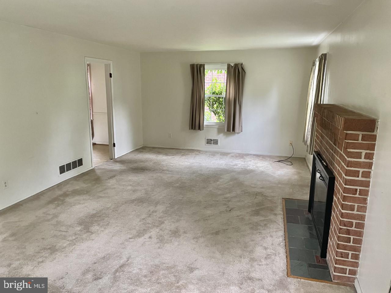 7013 Copeleigh Road Baltimore, MD 21212 - Photo 5 of 24 24 foot living room with fireplace.