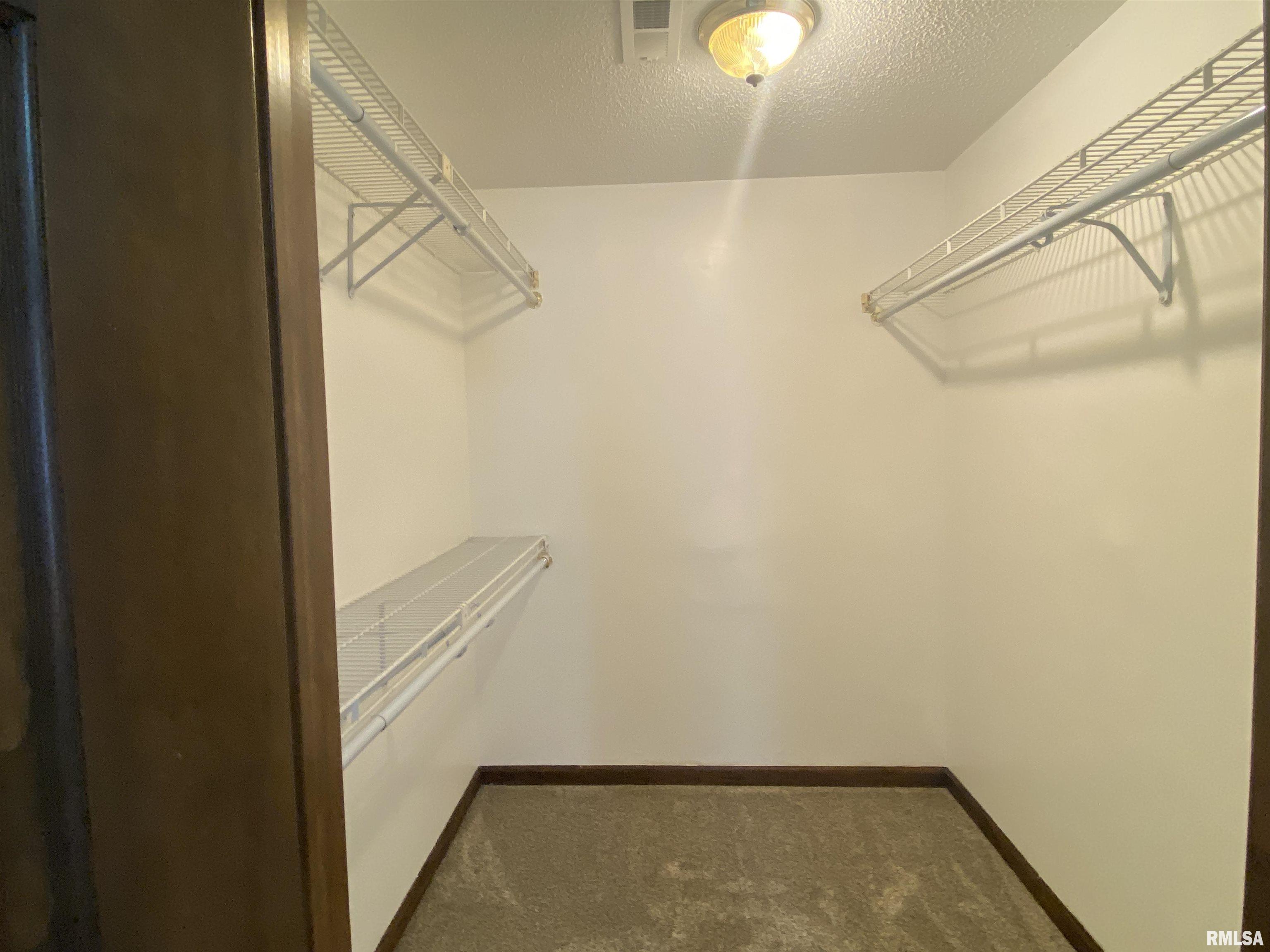 3912 West Bluffs Road Springfield, IL 62711 - Photo 27 of 44 Gallery Image 27