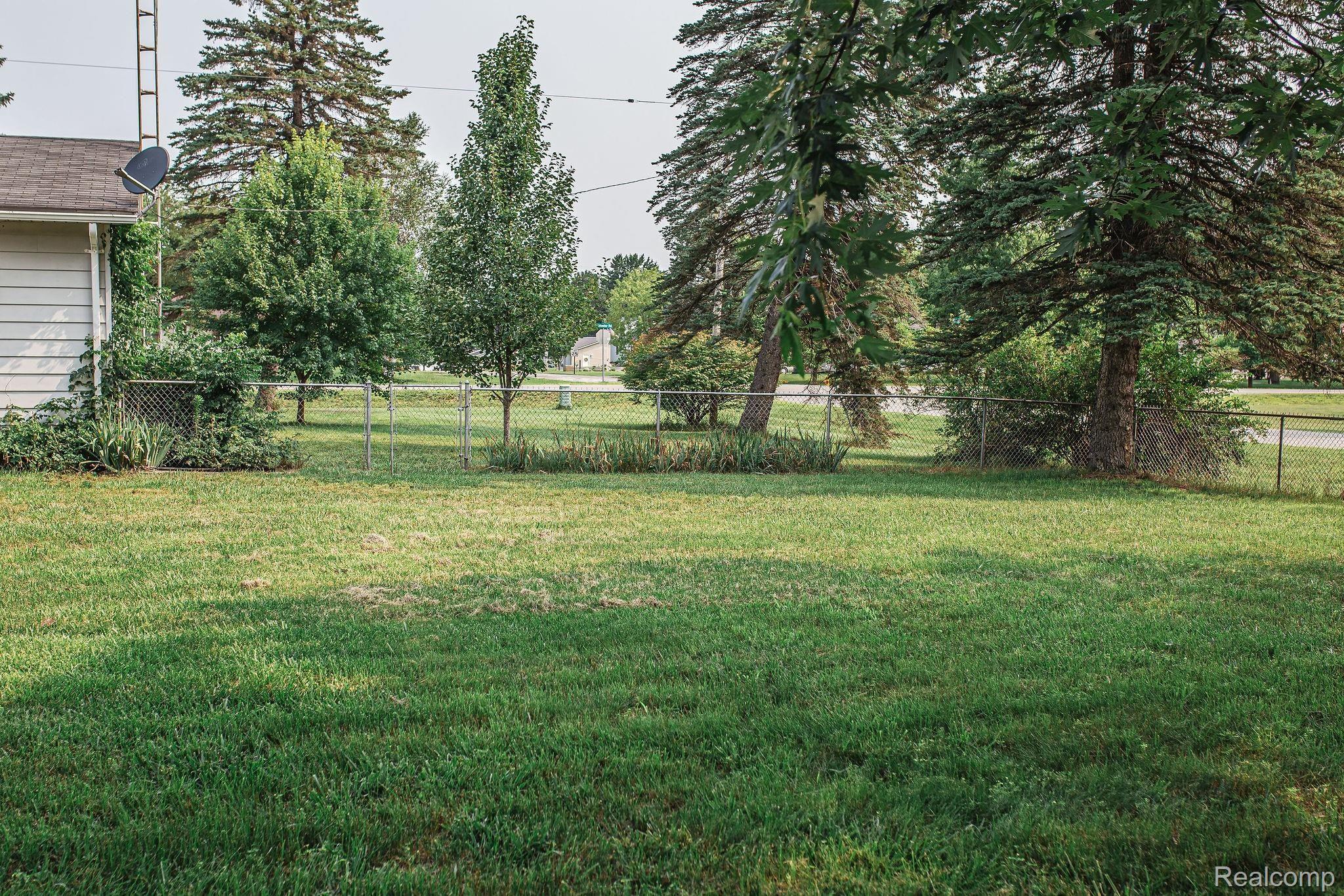 5411 Coldwater Road Lapeer, MI 48446 - Photo 37 of 37 IMG_9148.jpg