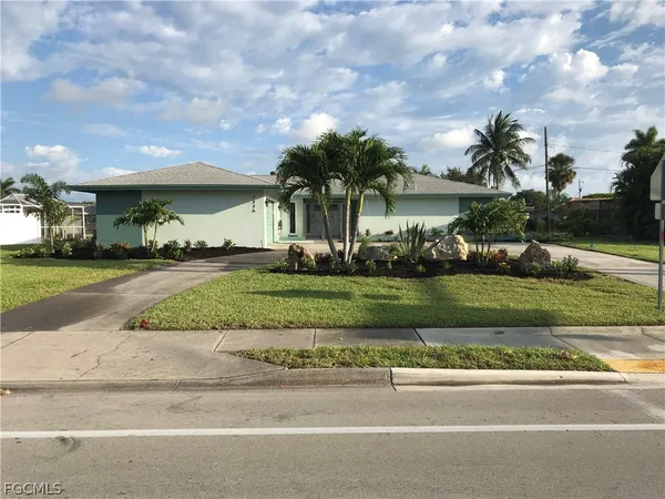 front view of house with a yard