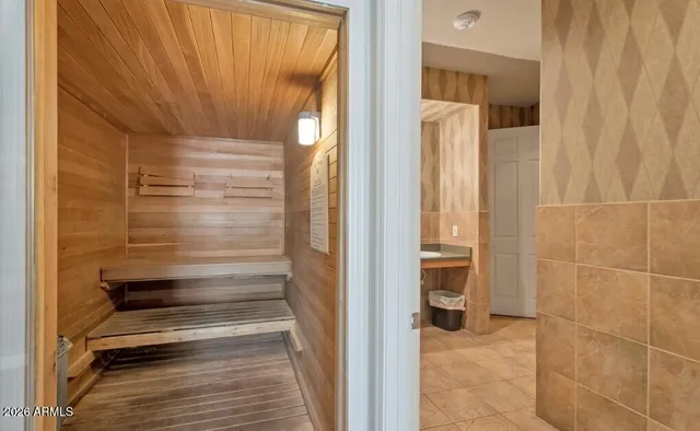 $195,000 | 2929 West Yorkshire Drive, Unit 2101, Phoenix, AZ 85027