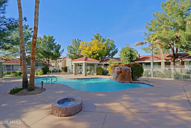 $195,000 | 2929 West Yorkshire Drive, Unit 2101, Phoenix, AZ 85027