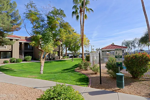 $195,000 | 2929 West Yorkshire Drive, Unit 2101, Phoenix, AZ 85027