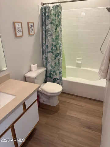 $195,000 | 2929 West Yorkshire Drive, Unit 2101, Phoenix, AZ 85027